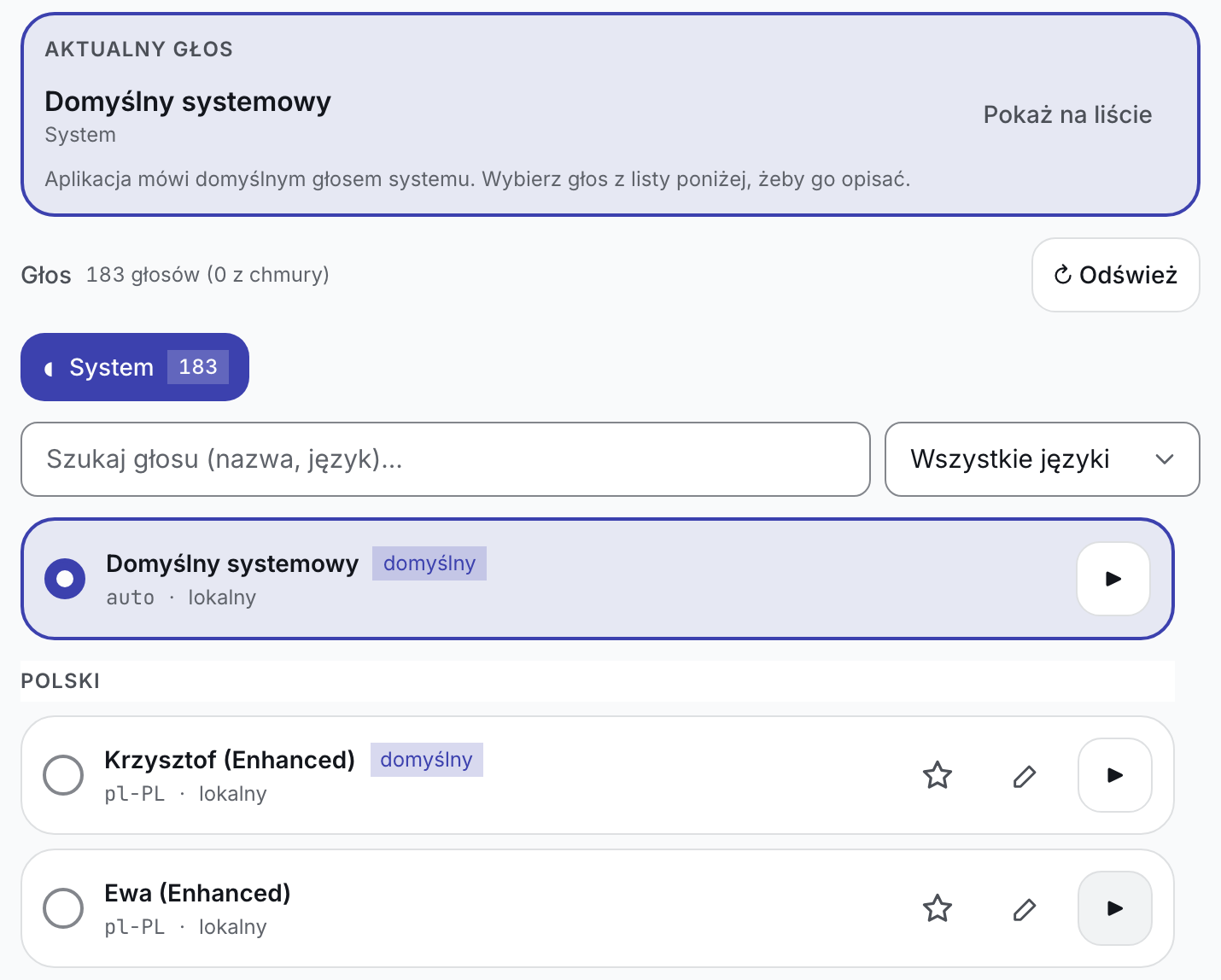 Ustawienia głosu: panel aktualnego głosu, zakładka System z głosami komputera, pole wyszukiwania, filtr języka i lista głosów, która zaczyna się od głosu domyślnego systemu; każdy głos z nazwą ma przycisk odsłuchu, gwiazdkę i ołówek.